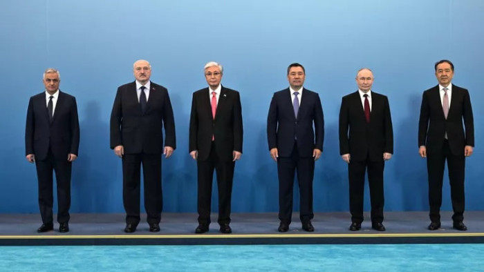 «Հրապարակ»․ Ոնց որ Վարդուշը Պետրոսի հետ պսակված լինի, բայց աչք ունենա Պողոսի վրա