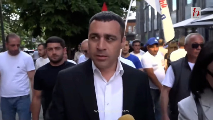 Եթե խնդիր ունեն մեր հետ, թող քվեարկեն ընդդիմադիր 3 ուժերից մեկին