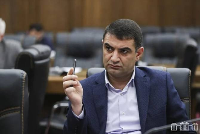 Աշոտ Սիմոնյանի տնից 2-3 թուղթ են տարել