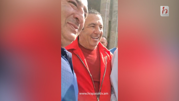 Արտաշատի հրապարակը վանկարկում է «Ծառուկյան»