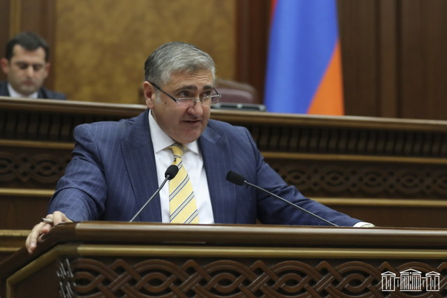 Մի քիչ էլ ու կփոխեն մեր երկրի անունը, պատմությունն արդեն փոխում են