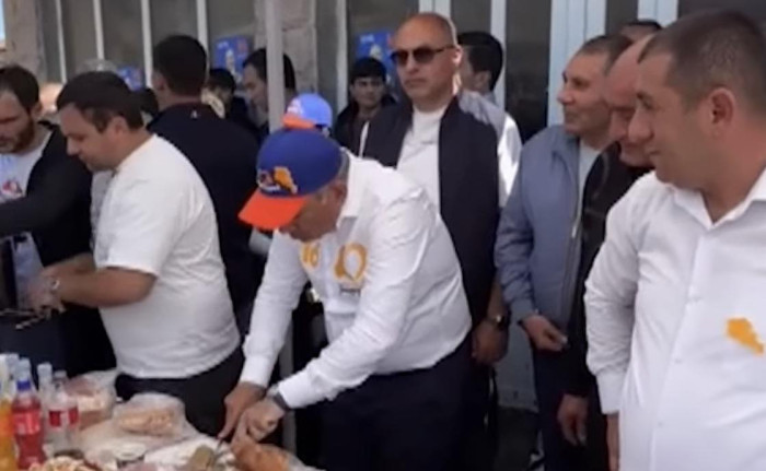 Քաղաքացին խոսում է գերիներից, Փաշինյանը՝ ուտում