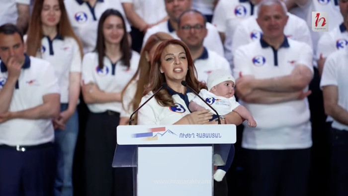 Տղա՛ս, դու չես մեծանալու մի երկրում, որի վարչապետը վիրավորում է կանանց, պառակտում է ժողովրդին