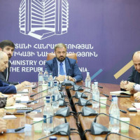 Владельцы теплиц устроили бунт у министра