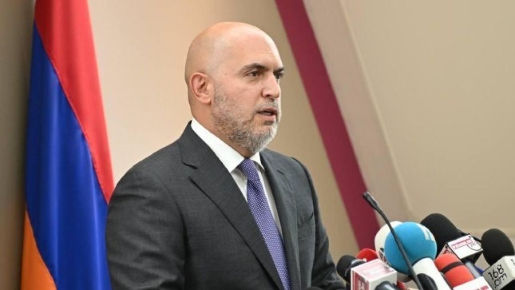 Միավորի՛ր վաղը քո մեջ այն երկու անբաժան ինքնություններդ