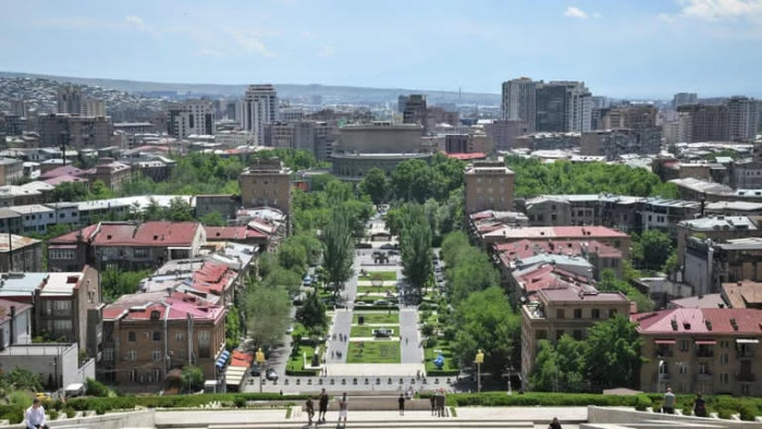 Դիմակավորված անձինք փորձում են ներխուժել «Ուժեղ Հայաստանի» գրասենյակ