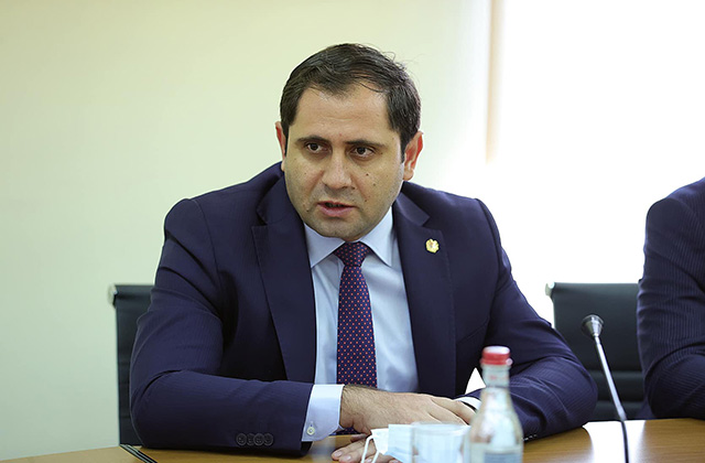 Բանվորին ՊՆ-ից ազատել են` ընդդիմադիր հայացքների համար