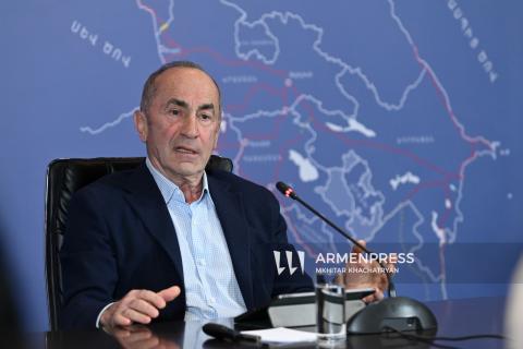 Չենք ընկրկելու, չենք լքելու պայքարի մեր խրամատը. Քոչարյան