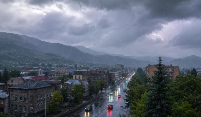 Առաջիկա ժամերին Վանաձորում սպասվում են հորդառատ անձրևներ, ամպրոպ, հնարավոր է նաև կարկուտ