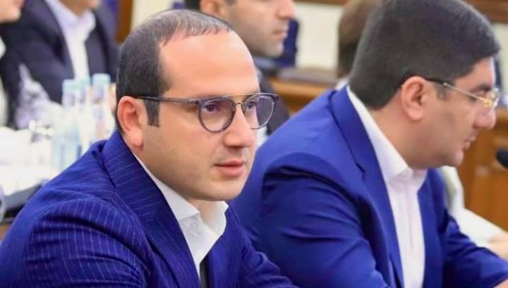 Ստի, կեղծիքի ու ոչ «հպարտ» քաղաքացու քվեն մեջ-մեջ արածները, հայտնվել են կոտրած տաշտակի առաջ