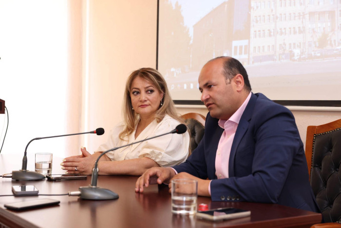Դեսպանը` մանկավարժականում