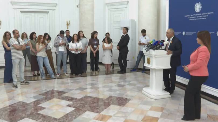 Լավ եմ անում...  Մեղադրեք այն 700 հազարին, որ հունիսի 7-ին սրանց քվե տվեցին...
