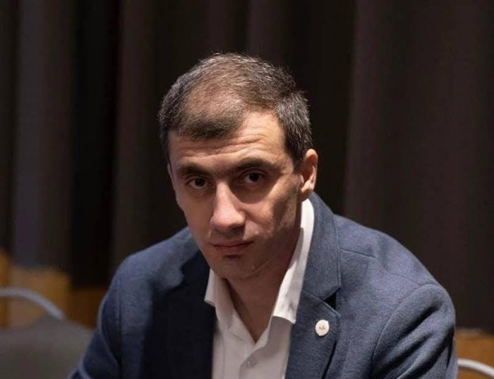 Ինչպես ասում էր դասականուհին՝ սա թարգեք, կպեք գործերին