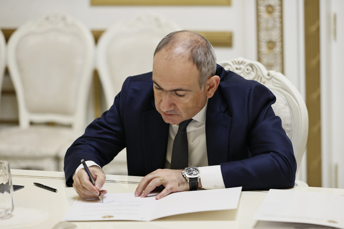 Ամիսներ անց հայտարարագրում է