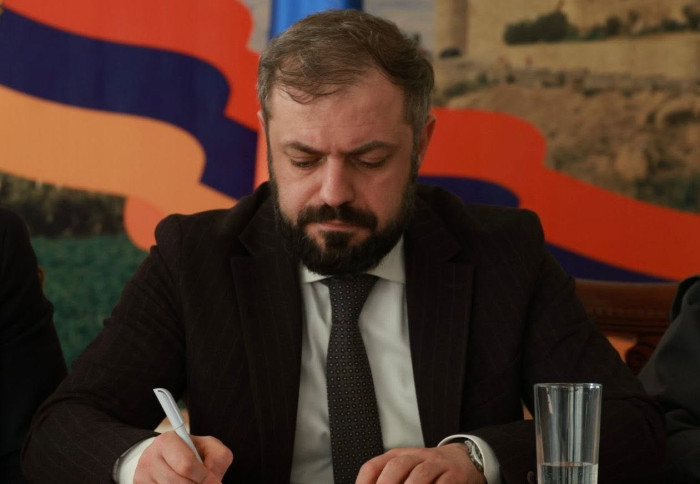 Папоян направил письмо  российскому коллеге с просьбой о...