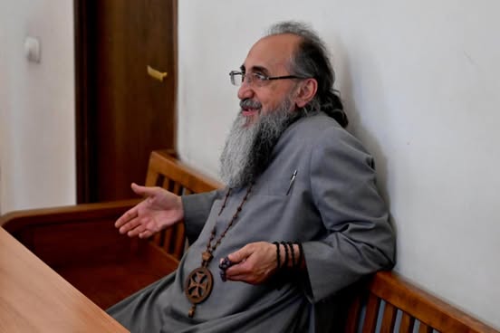 Էդ անմեղ մարդուն ինչո՞ւ բռնեցիք, եթե բաց էիք թողնելու