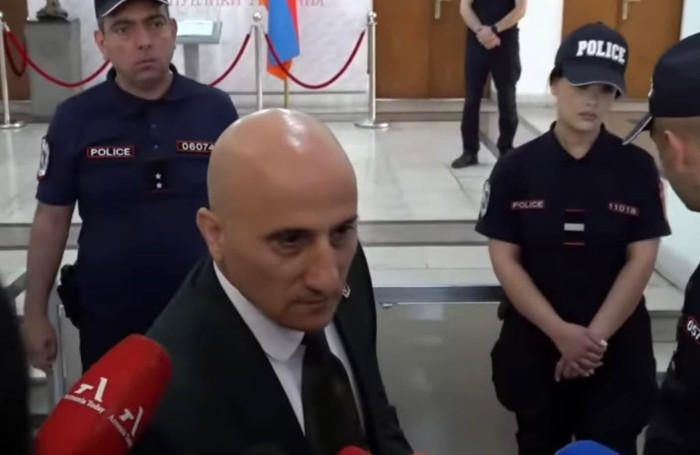Ճակատն ասես Նիկոլի անվտանգության բարձիկն է