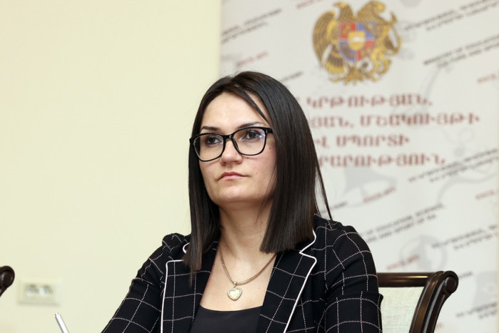 Հեռանում եմ պաշտոնից՝ գլուխս բարձր