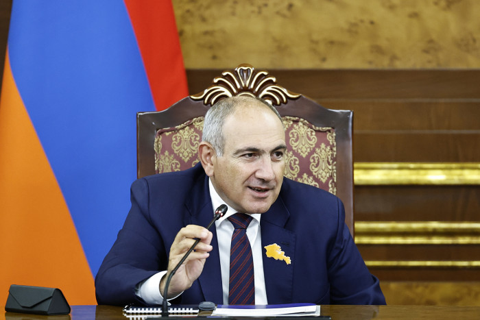 Ապօրինի իշխանության ապօրինի պահապա՞նը