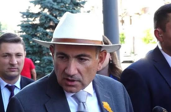 Քաղաքական աճպարարը և «զենքայնացում» հնարքը