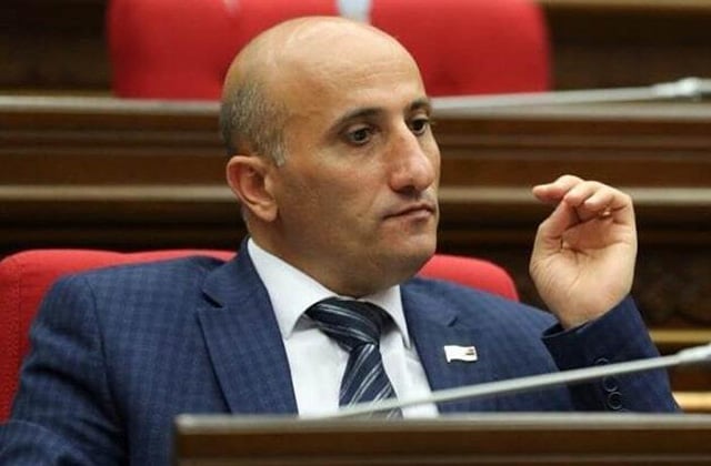 Կեղծ «իրական» Հայաստանի քվազիէլիտայի տիպիկ ներկայացուցիչը