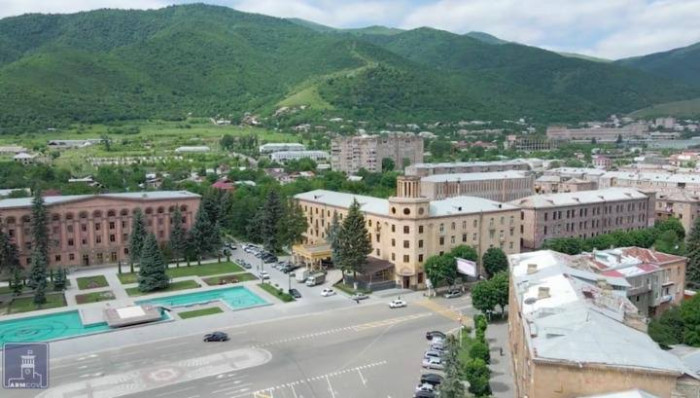 Թվային լիճ, «կոնցեպտային» պողոտա եւ իրական Վանաձոր