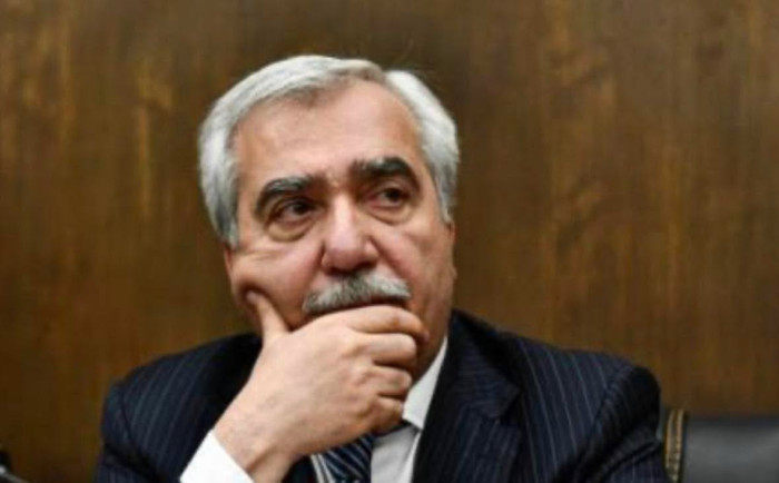 Կվերցնի մանդատը, թե ոչ