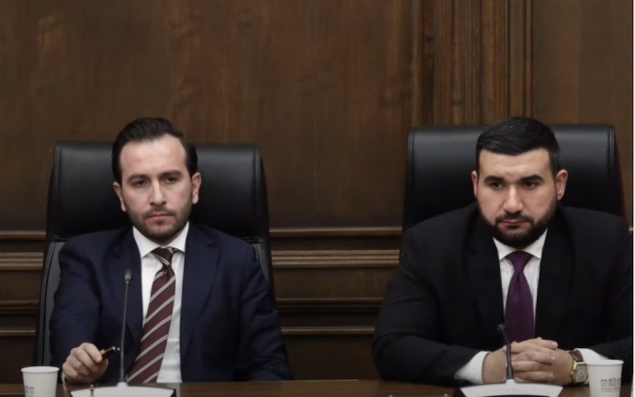 Սեղանի հետեւում 3 գլուխ՝ Կոնջորյան, Ռուբինյան, Ալեքսանյան