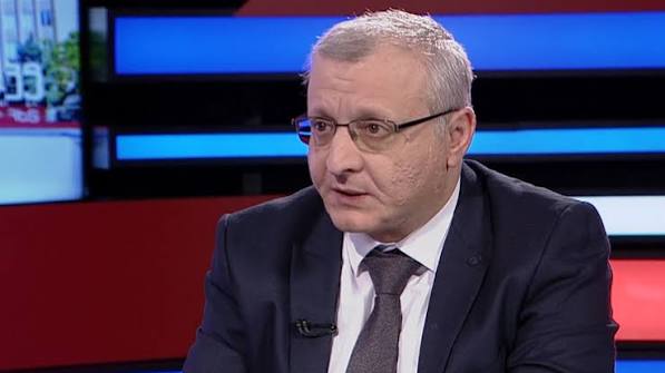 Սահմանադրության օրը՝ Սահմանադրության կապիտուլյացիան