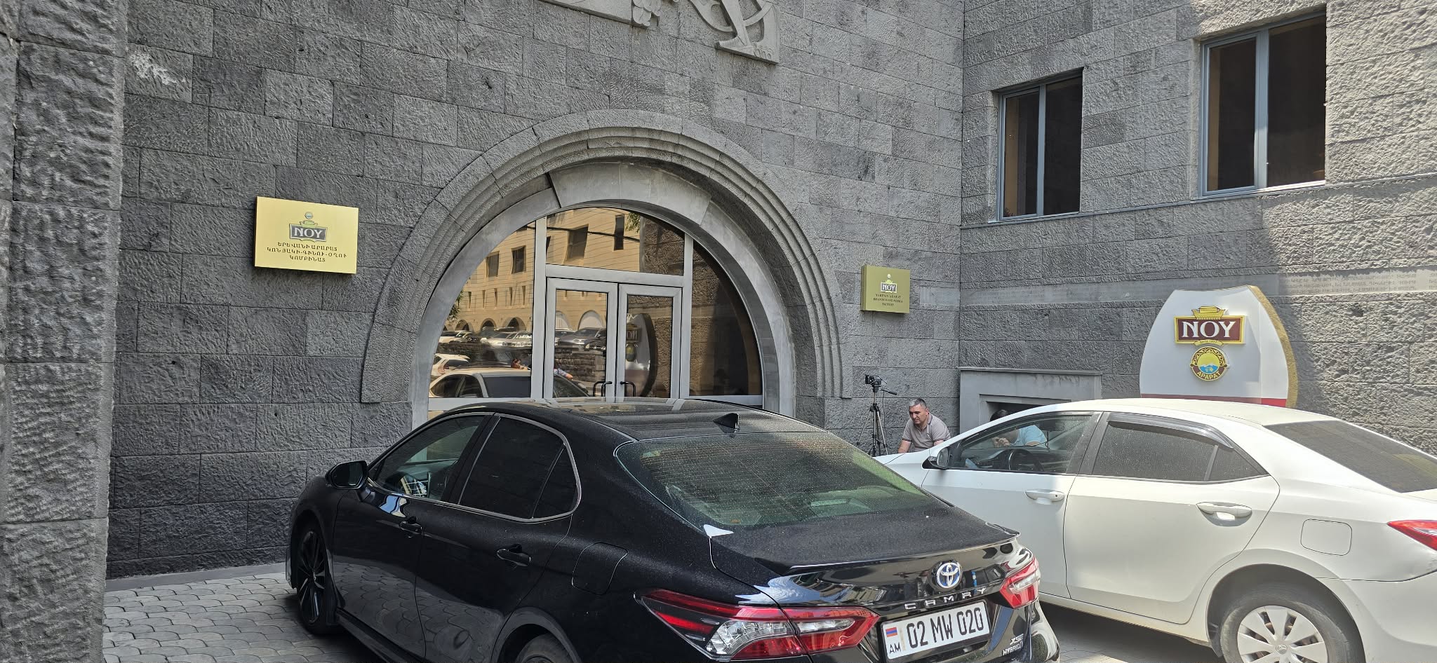 Ուղիղ․ Խուզարկություններ «Արարատ» կոնյակի կոմբինատում