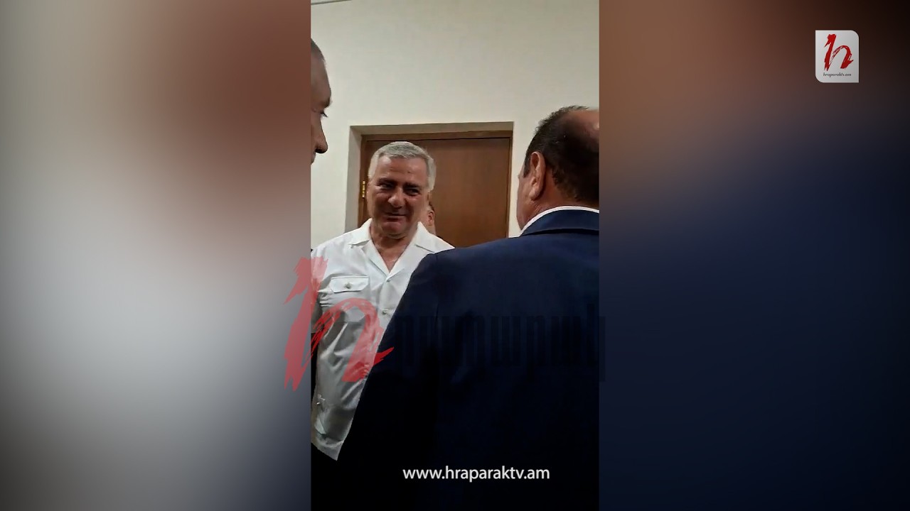 Սամվել Կարապետյանը եւ Դավիթ Տոնոյանը դեմ դիմաց դուրս եկան եւ գրկախառնվեցին