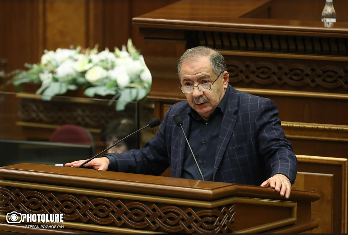 Մարդն է գեղեցկացնում մանդատը