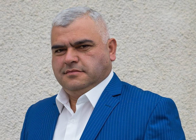 Ընկել են Նոյեմբերյանի ընդդիմադիր քաղաքապետի հետեւից