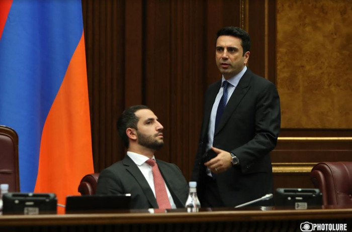 Ռուբեն Ռուբինյանն աշխատանքից ազատել է Ալեն Սիմոնյանի ռեֆերենտին