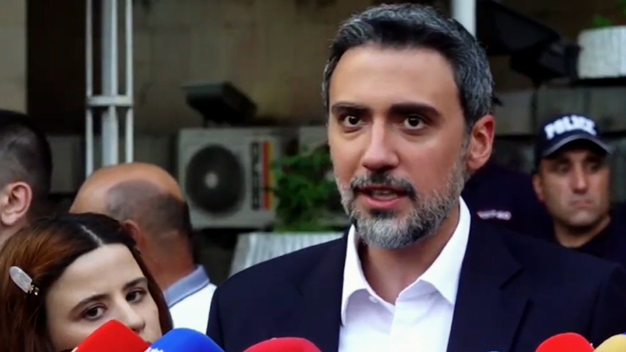 #Ուղիղ․ Արամ Վարդեւանյանը հանդես է գալիս ճեպազրույցով