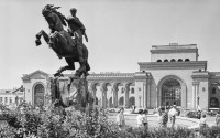 Մեծ շենքի փոքր պատմությունը